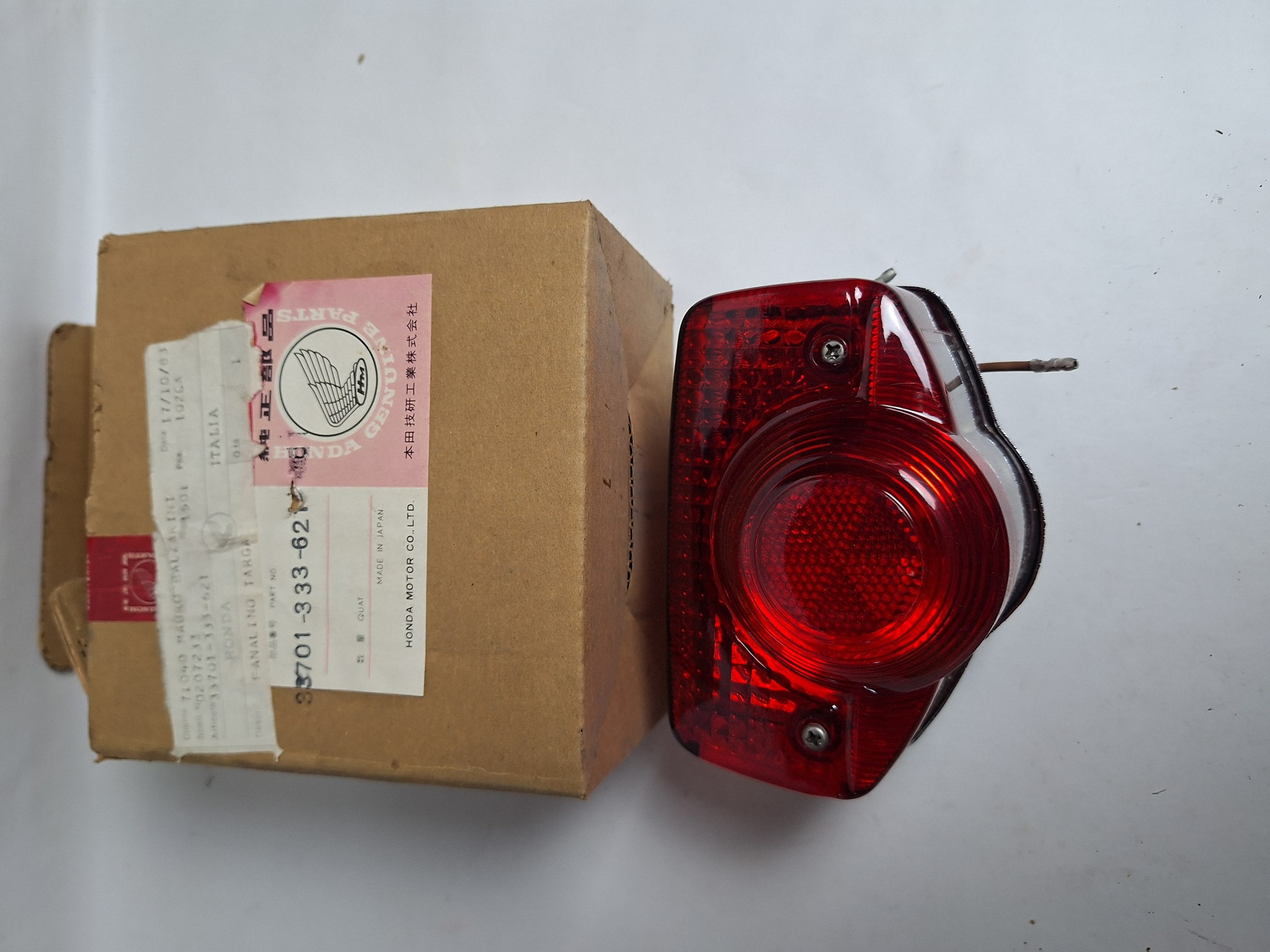 Picture of UNIT, TAILLIGHT  33701-333-621